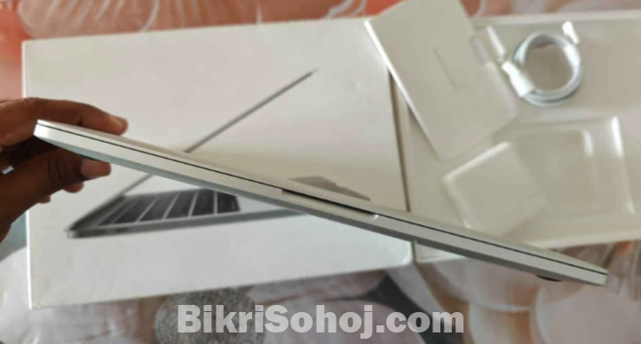 MacBook Air i3